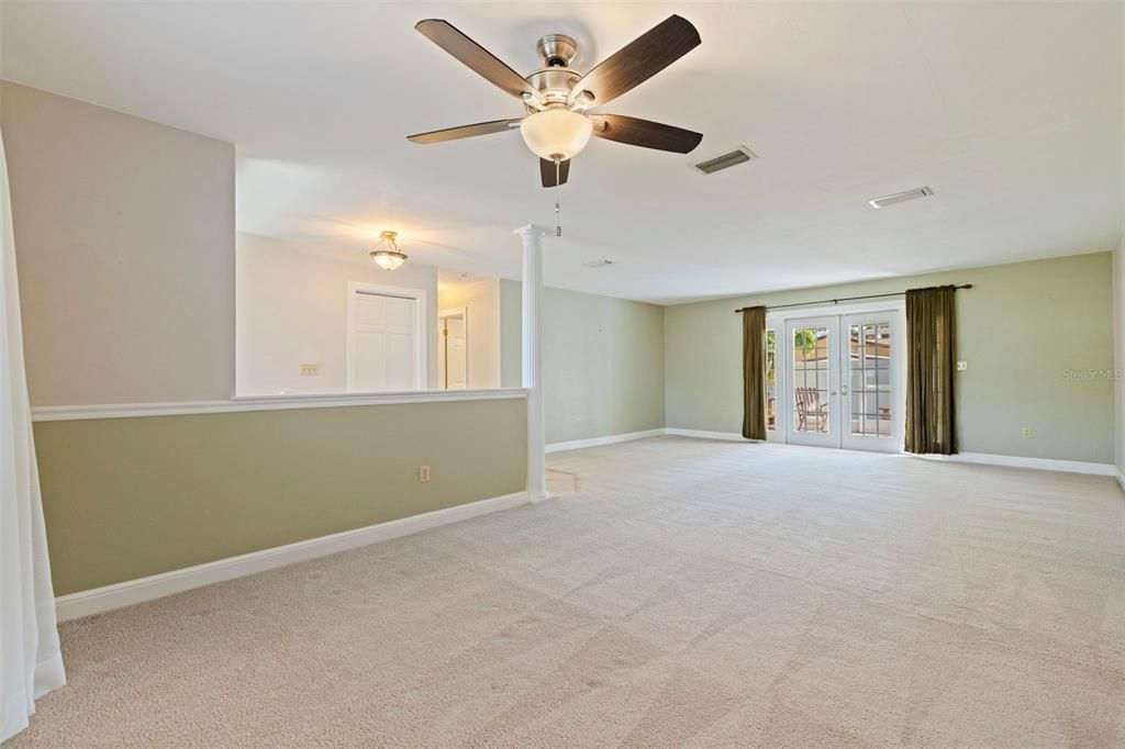 For Sale: $550,000 (3 beds, 2 baths, 1718 Square Feet)