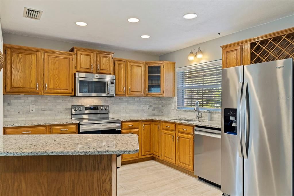 For Sale: $550,000 (3 beds, 2 baths, 1718 Square Feet)