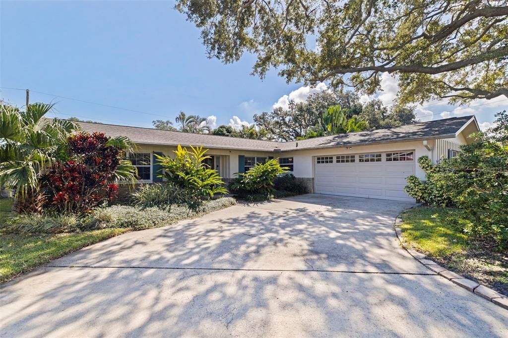 For Sale: $550,000 (3 beds, 2 baths, 1718 Square Feet)