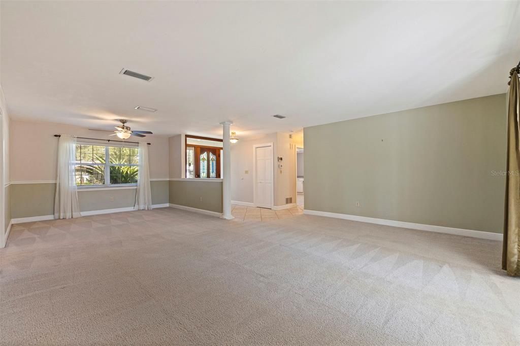 For Sale: $550,000 (3 beds, 2 baths, 1718 Square Feet)