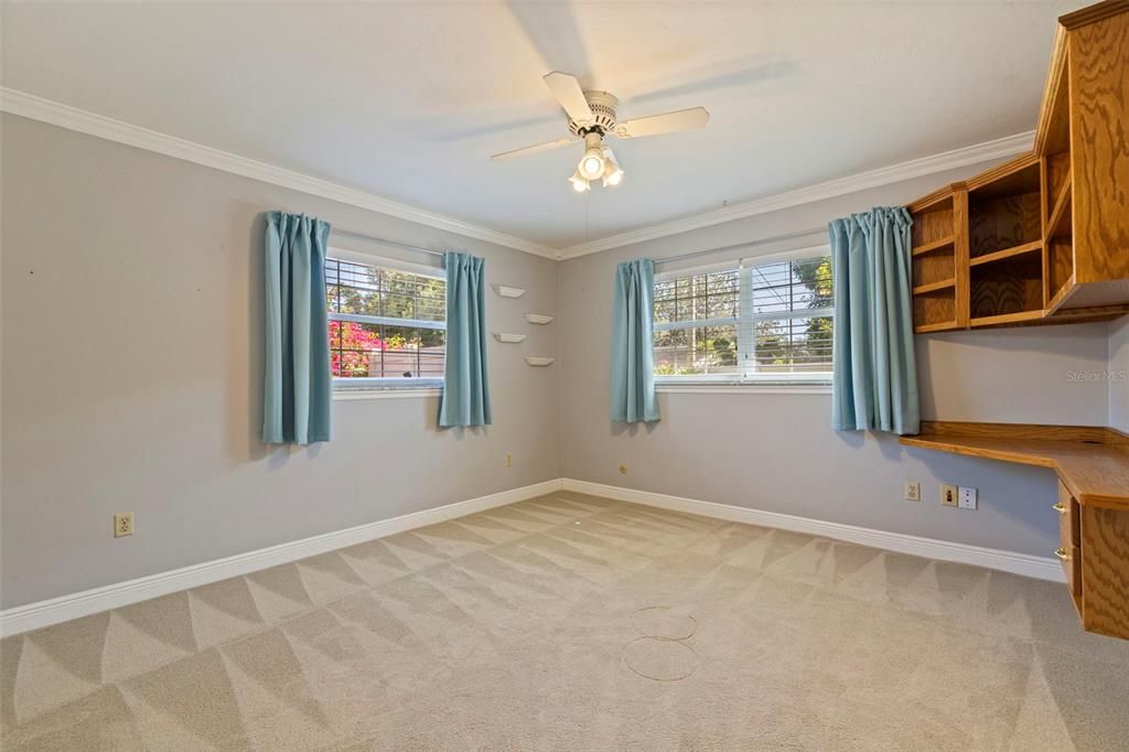 For Sale: $550,000 (3 beds, 2 baths, 1718 Square Feet)