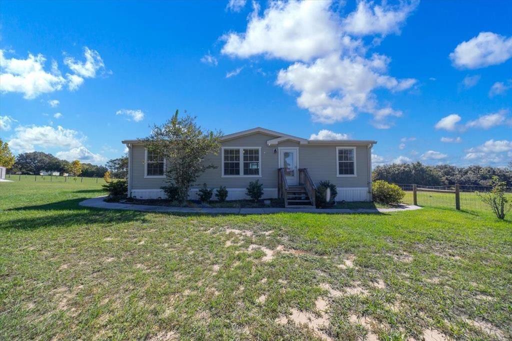 For Sale: $679,900 (3 beds, 2 baths, 1188 Square Feet)