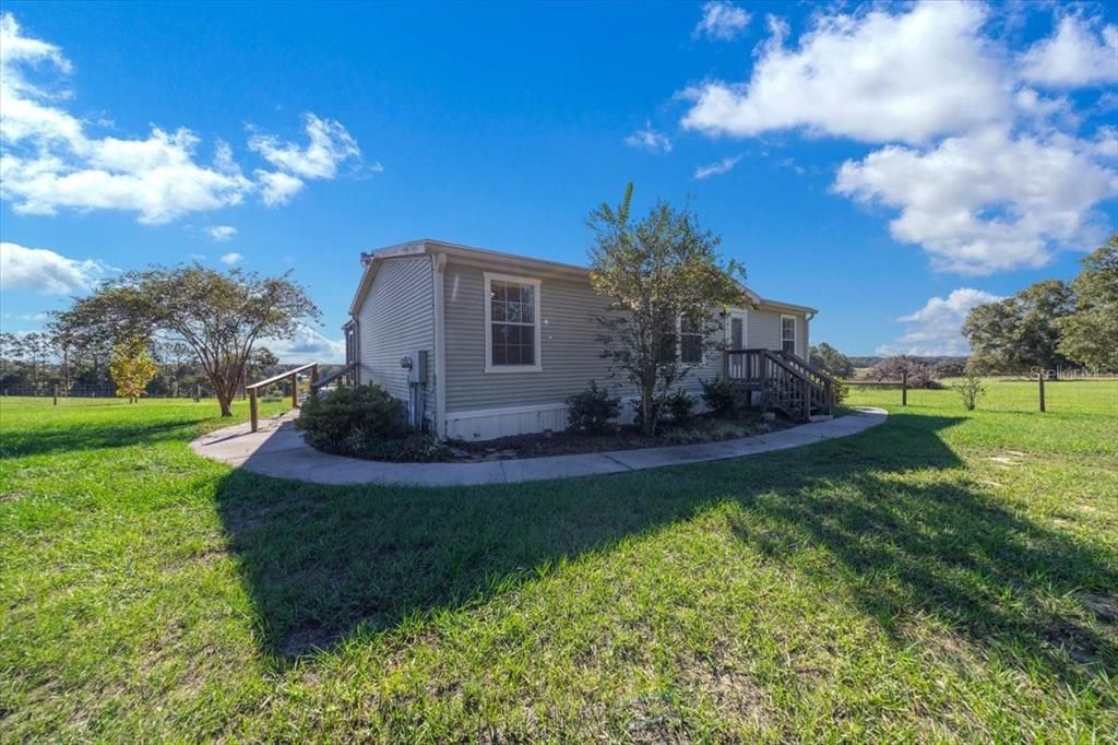 For Sale: $679,900 (3 beds, 2 baths, 1188 Square Feet)