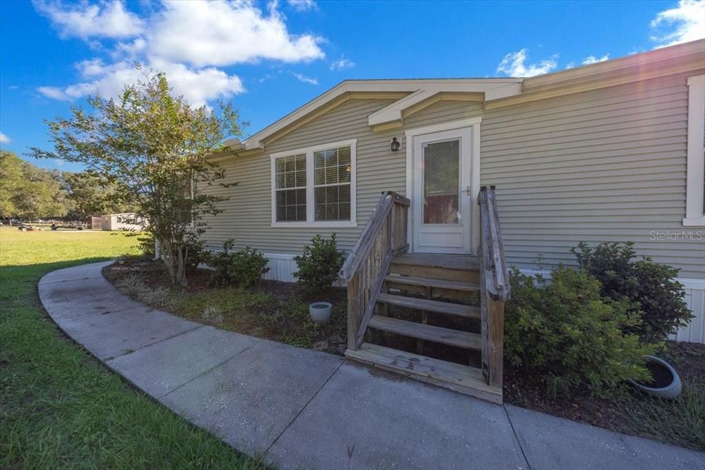 For Sale: $679,900 (3 beds, 2 baths, 1188 Square Feet)