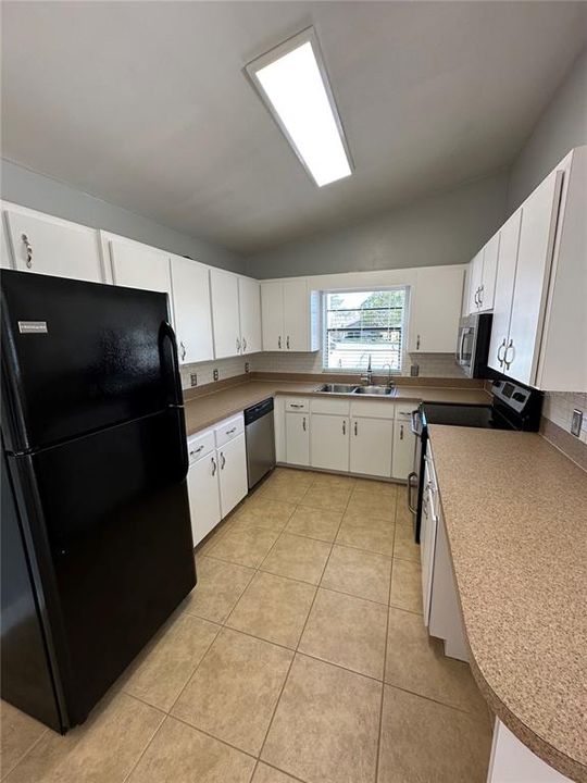 Active With Contract: $264,900 (3 beds, 2 baths, 1350 Square Feet)