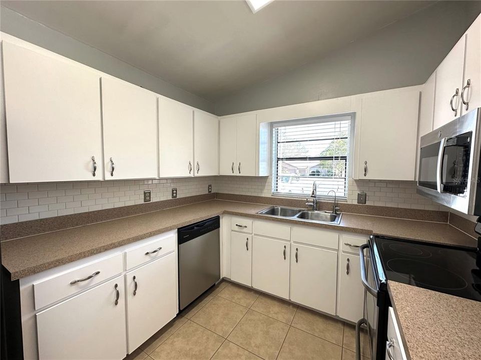 Active With Contract: $264,900 (3 beds, 2 baths, 1350 Square Feet)