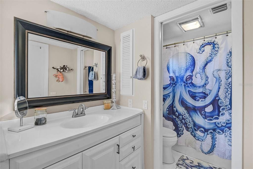 待售: $225,000 (2 贝兹, 2 浴室, 1325 平方英尺)