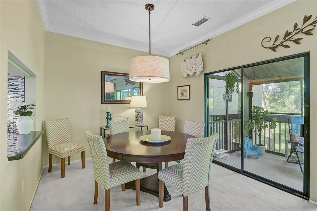 待售: $225,000 (2 贝兹, 2 浴室, 1325 平方英尺)