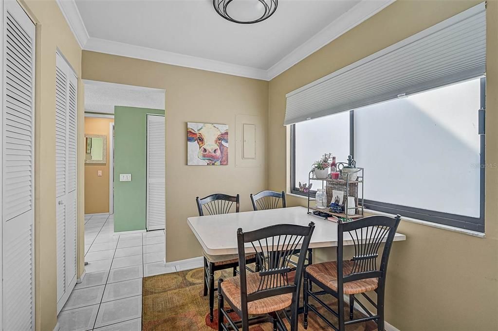 待售: $225,000 (2 贝兹, 2 浴室, 1325 平方英尺)