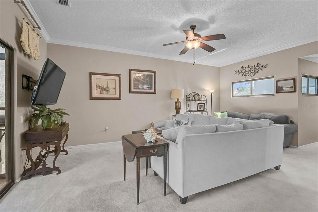 待售: $225,000 (2 贝兹, 2 浴室, 1325 平方英尺)