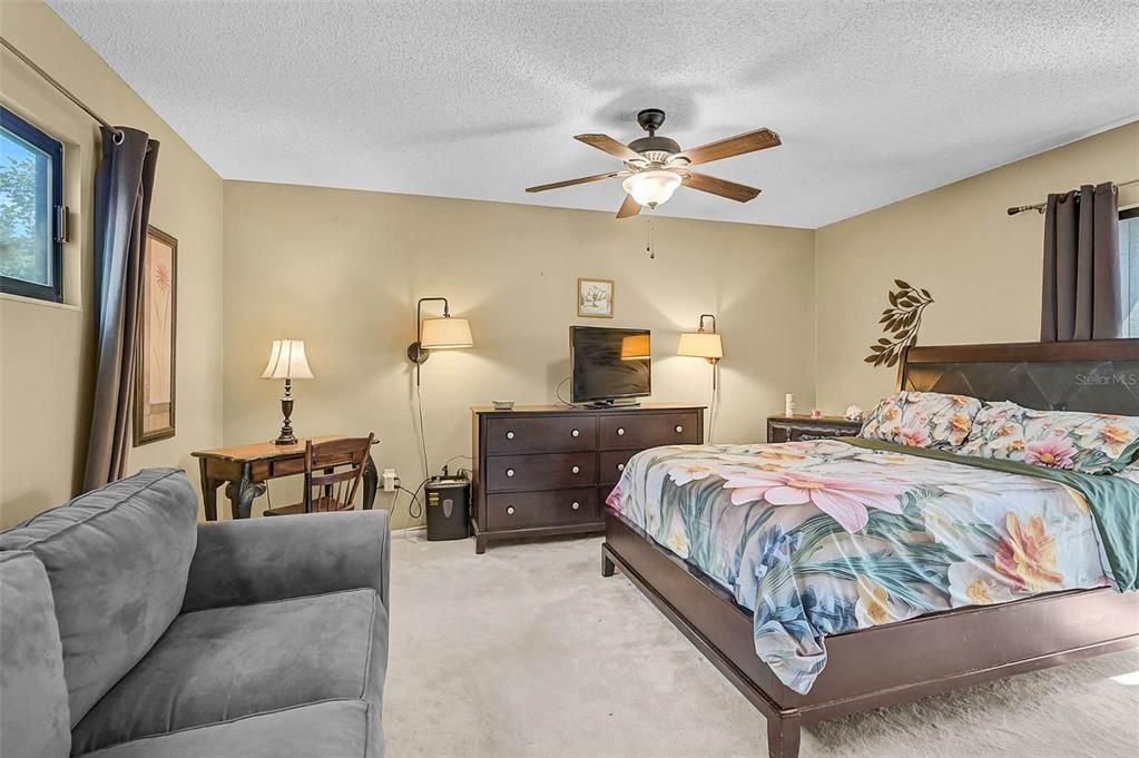 待售: $225,000 (2 贝兹, 2 浴室, 1325 平方英尺)