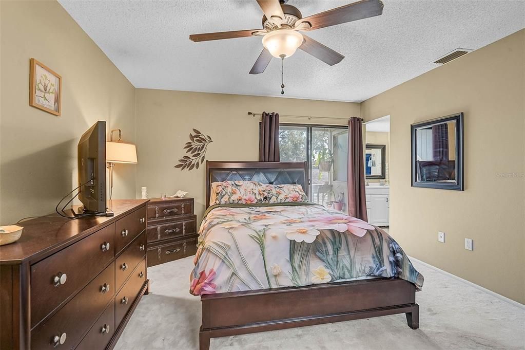 待售: $225,000 (2 贝兹, 2 浴室, 1325 平方英尺)