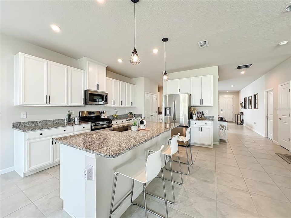 На продажу: $569,900 (5 спален, 5 ванн, 3680 Квадратных фут)