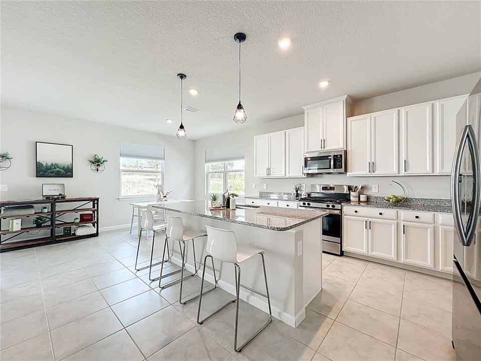 На продажу: $569,900 (5 спален, 5 ванн, 3680 Квадратных фут)