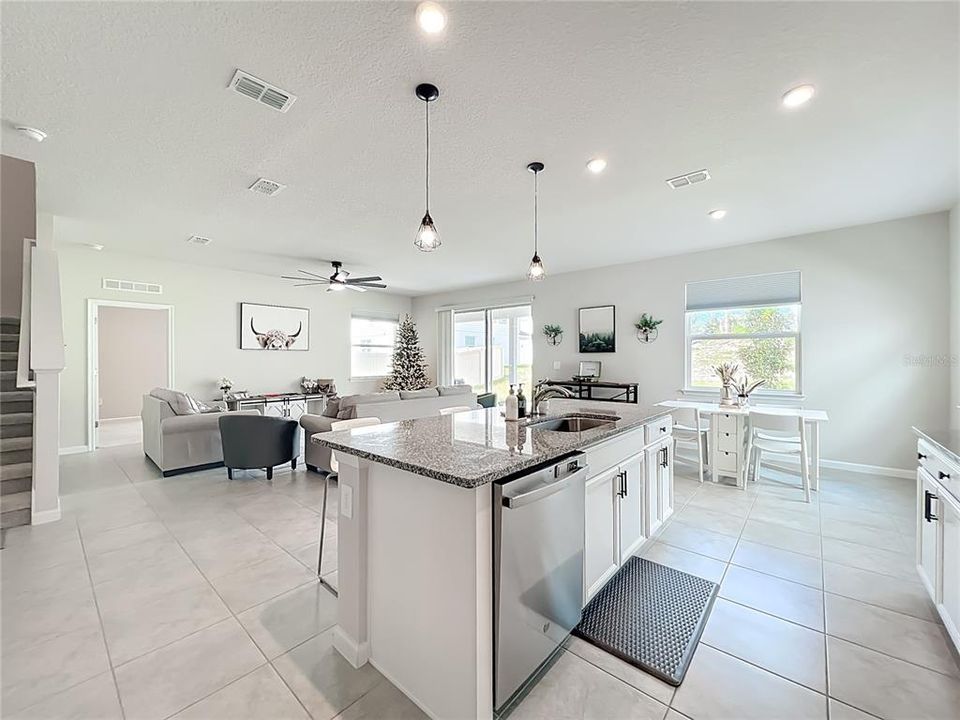 На продажу: $569,900 (5 спален, 5 ванн, 3680 Квадратных фут)