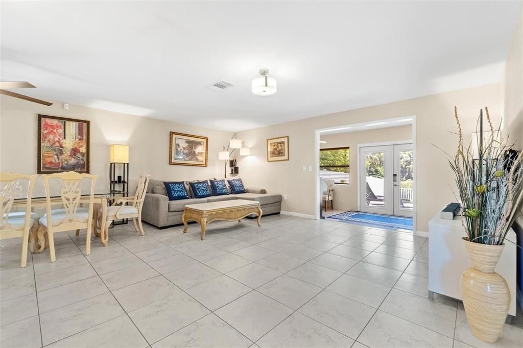 For Sale: $375,000 (3 beds, 2 baths, 1528 Square Feet)