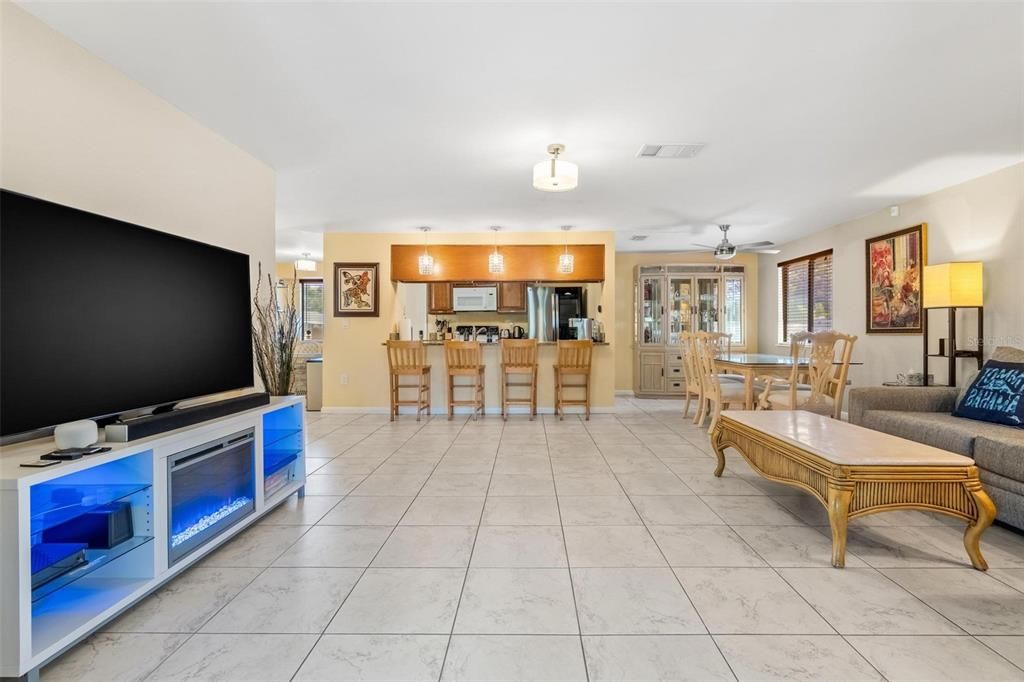 For Sale: $375,000 (3 beds, 2 baths, 1528 Square Feet)