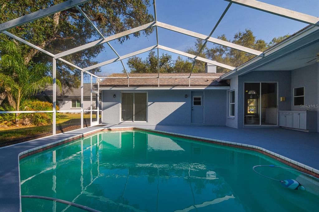 Active With Contract: $699,999 (4 beds, 2 baths, 2359 Square Feet)