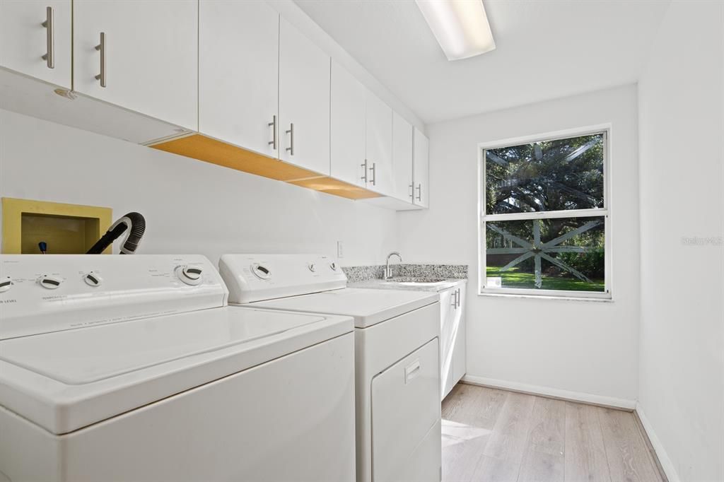 Active With Contract: $699,999 (4 beds, 2 baths, 2359 Square Feet)