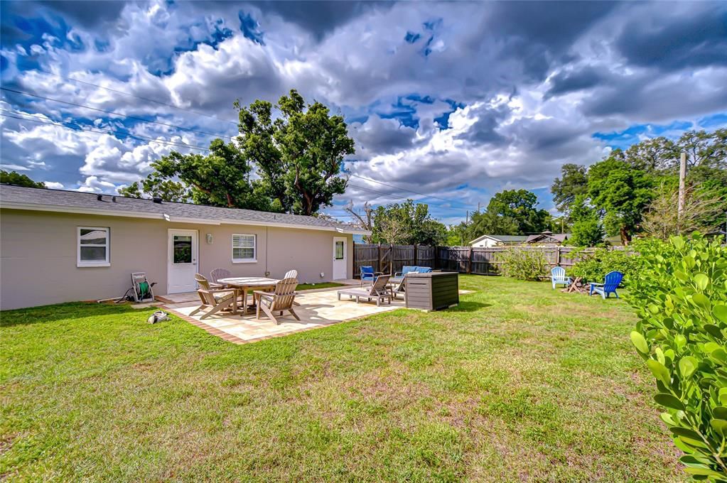 Active With Contract: $355,000 (3 beds, 1 baths, 975 Square Feet)