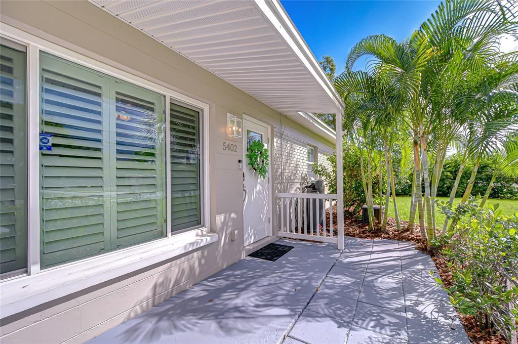 Active With Contract: $355,000 (3 beds, 1 baths, 975 Square Feet)