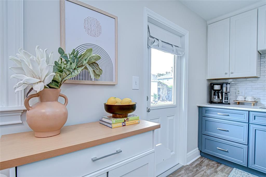 Active With Contract: $355,000 (3 beds, 1 baths, 975 Square Feet)