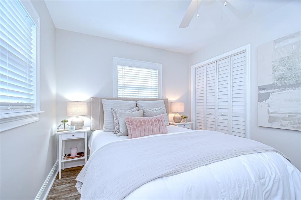 Active With Contract: $355,000 (3 beds, 1 baths, 975 Square Feet)