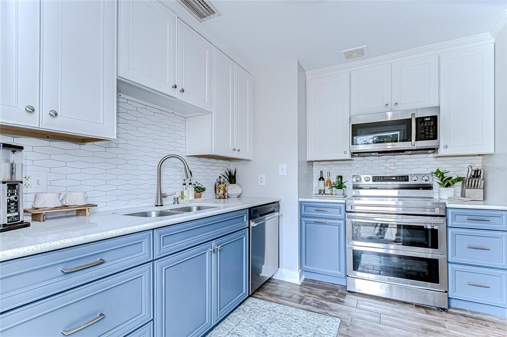 Active With Contract: $355,000 (3 beds, 1 baths, 975 Square Feet)