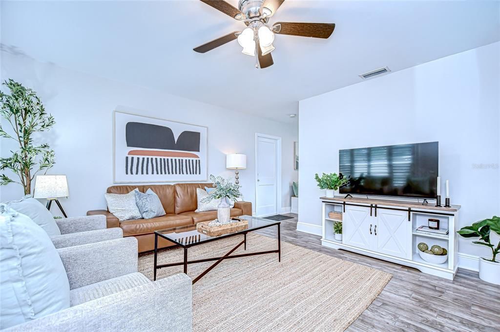 Active With Contract: $355,000 (3 beds, 1 baths, 975 Square Feet)