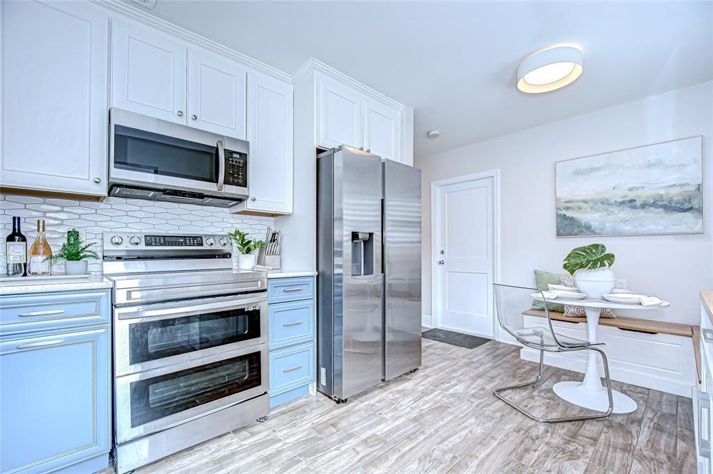 Active With Contract: $355,000 (3 beds, 1 baths, 975 Square Feet)