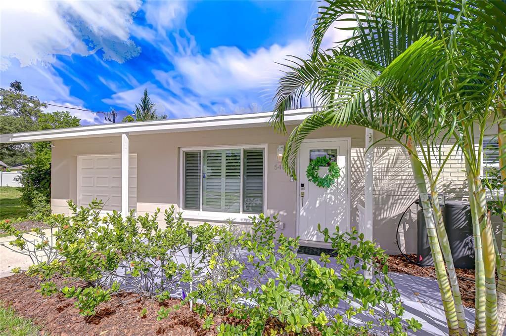 Active With Contract: $355,000 (3 beds, 1 baths, 975 Square Feet)