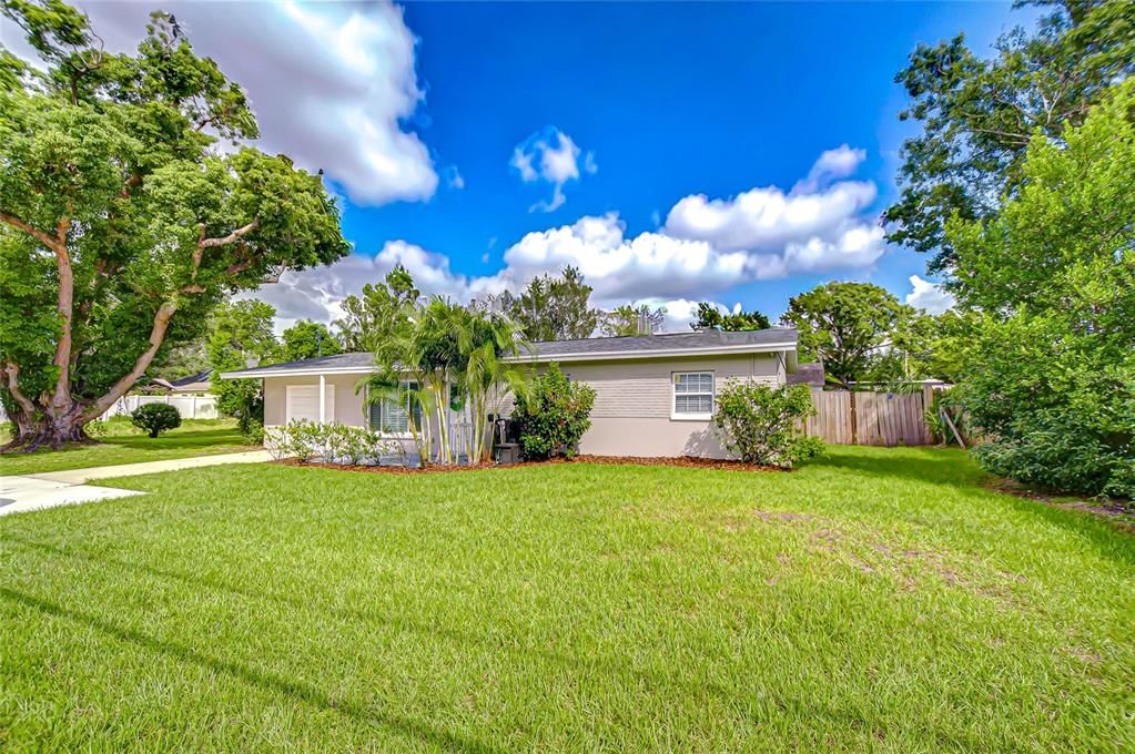 Active With Contract: $355,000 (3 beds, 1 baths, 975 Square Feet)