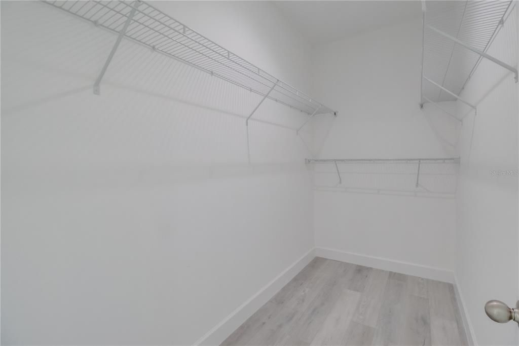 For Rent: $2,200 (4 beds, 2 baths, 1660 Square Feet)