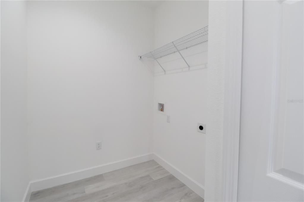 For Rent: $2,200 (4 beds, 2 baths, 1660 Square Feet)