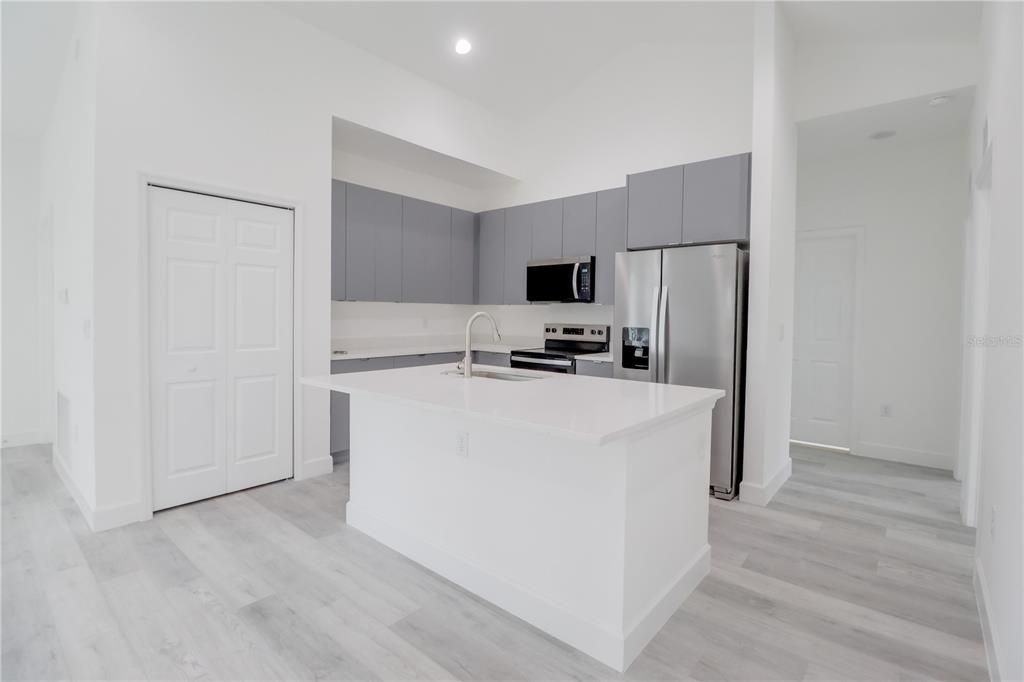 For Rent: $2,200 (4 beds, 2 baths, 1660 Square Feet)