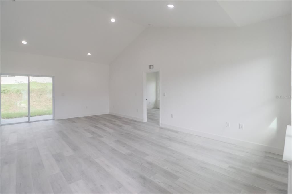 For Rent: $2,200 (4 beds, 2 baths, 1660 Square Feet)