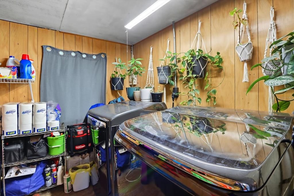 Active With Contract: $149,900 (2 beds, 1 baths, 952 Square Feet)