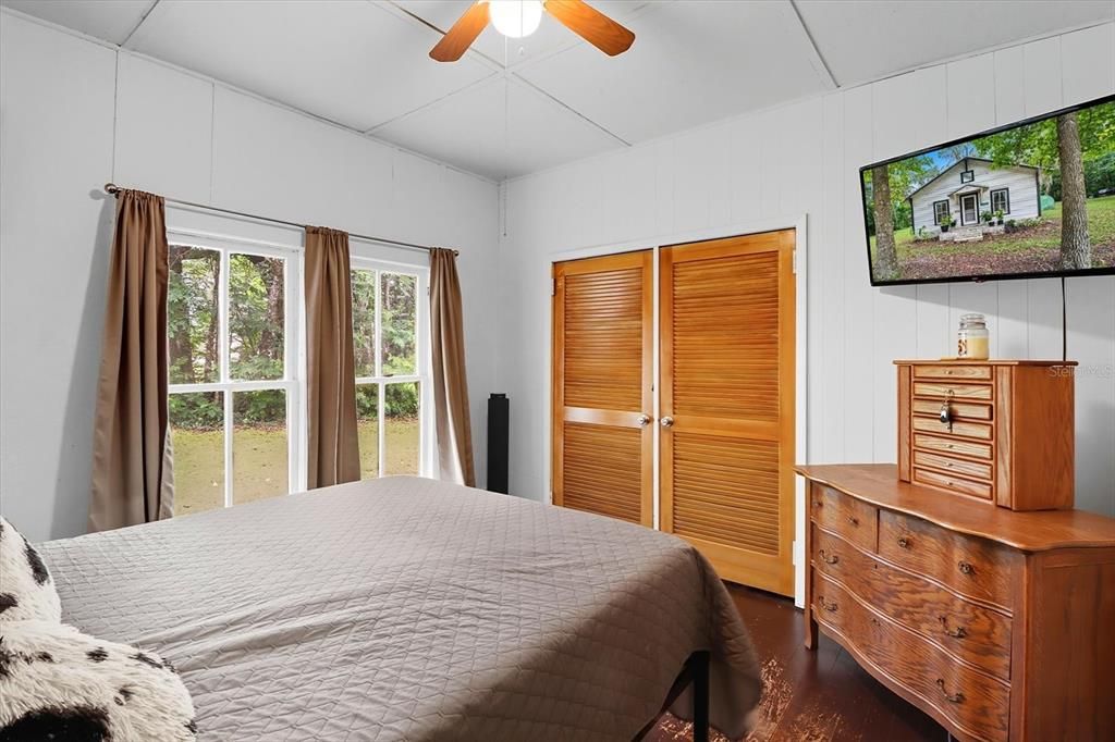 Active With Contract: $149,900 (2 beds, 1 baths, 952 Square Feet)