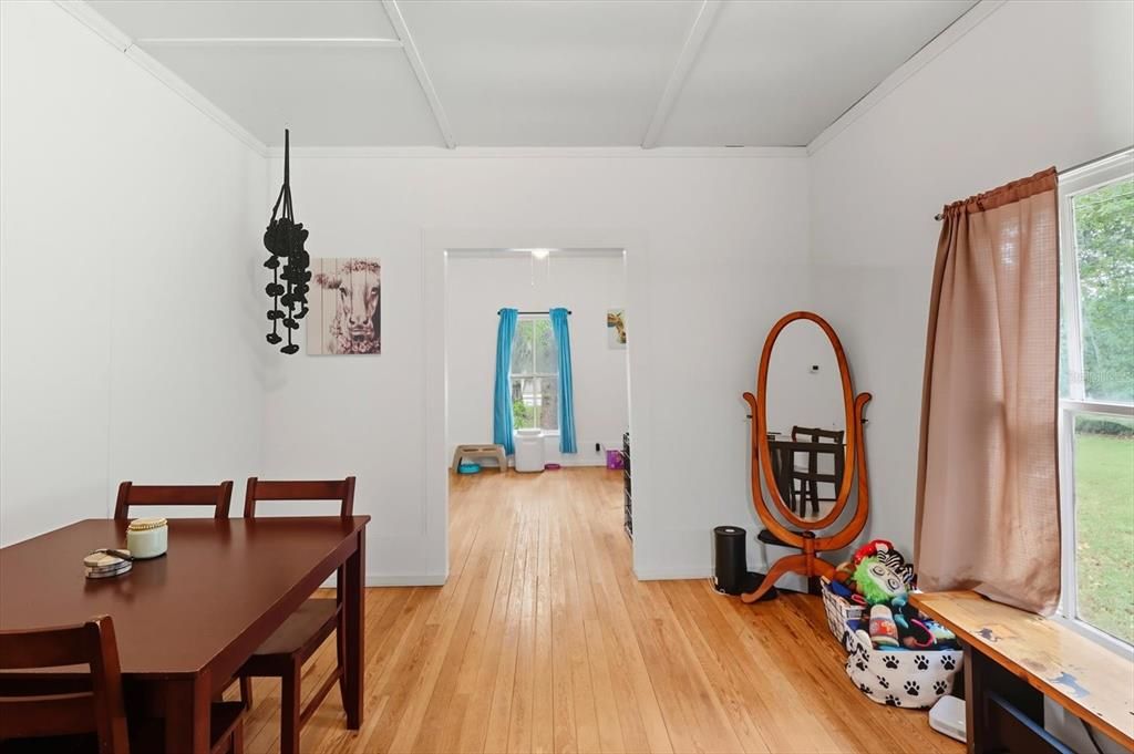 Active With Contract: $149,900 (2 beds, 1 baths, 952 Square Feet)