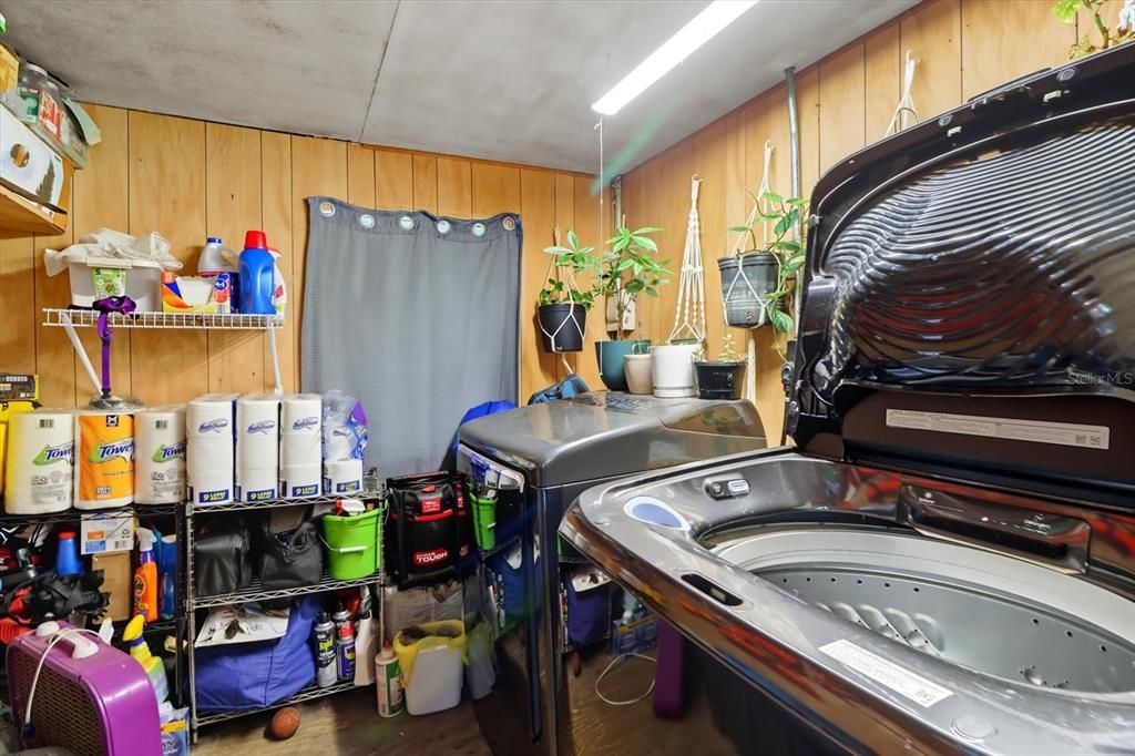 Active With Contract: $149,900 (2 beds, 1 baths, 952 Square Feet)