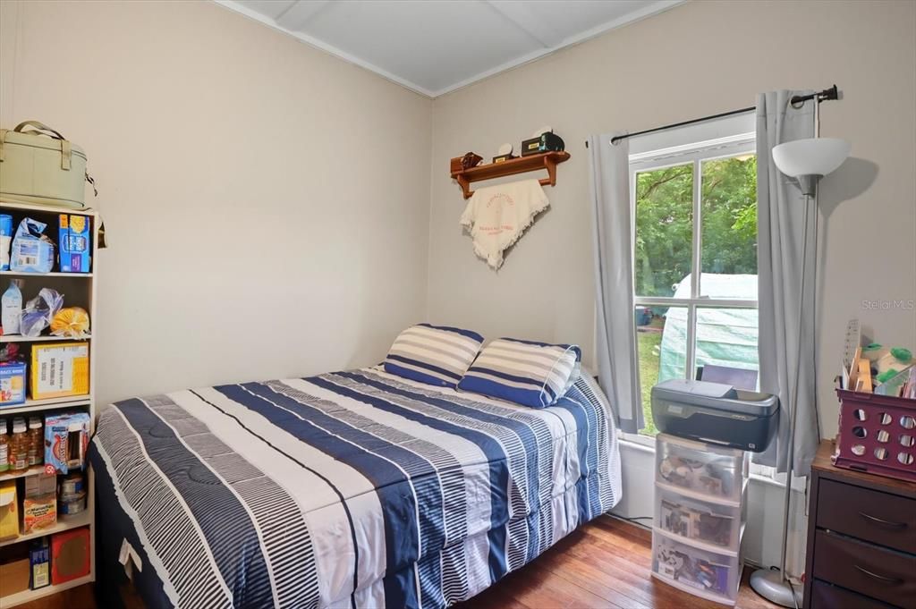 Active With Contract: $149,900 (2 beds, 1 baths, 952 Square Feet)