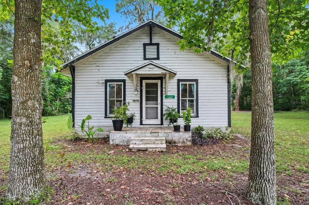 Active With Contract: $149,900 (2 beds, 1 baths, 952 Square Feet)