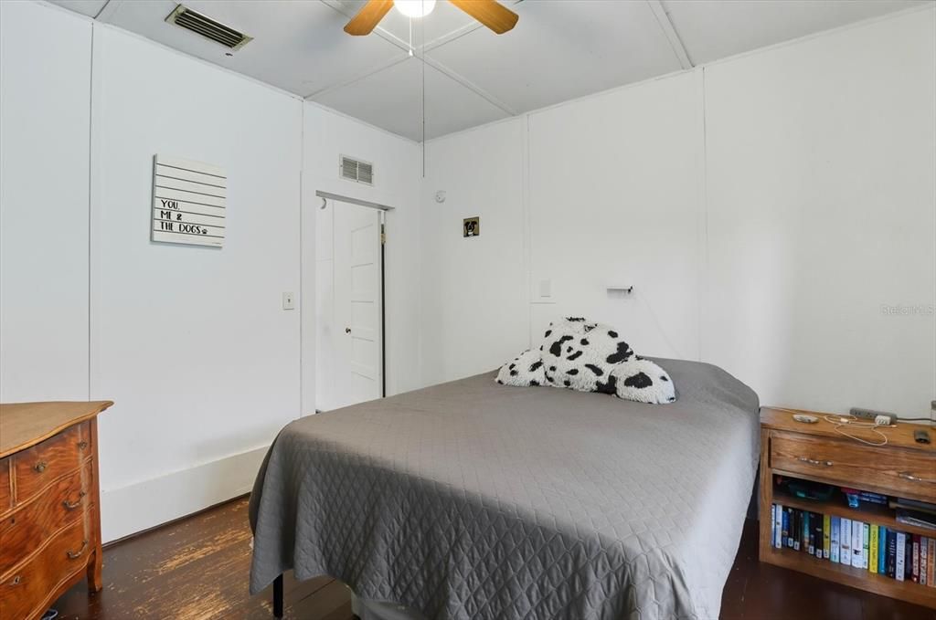 Active With Contract: $149,900 (2 beds, 1 baths, 952 Square Feet)