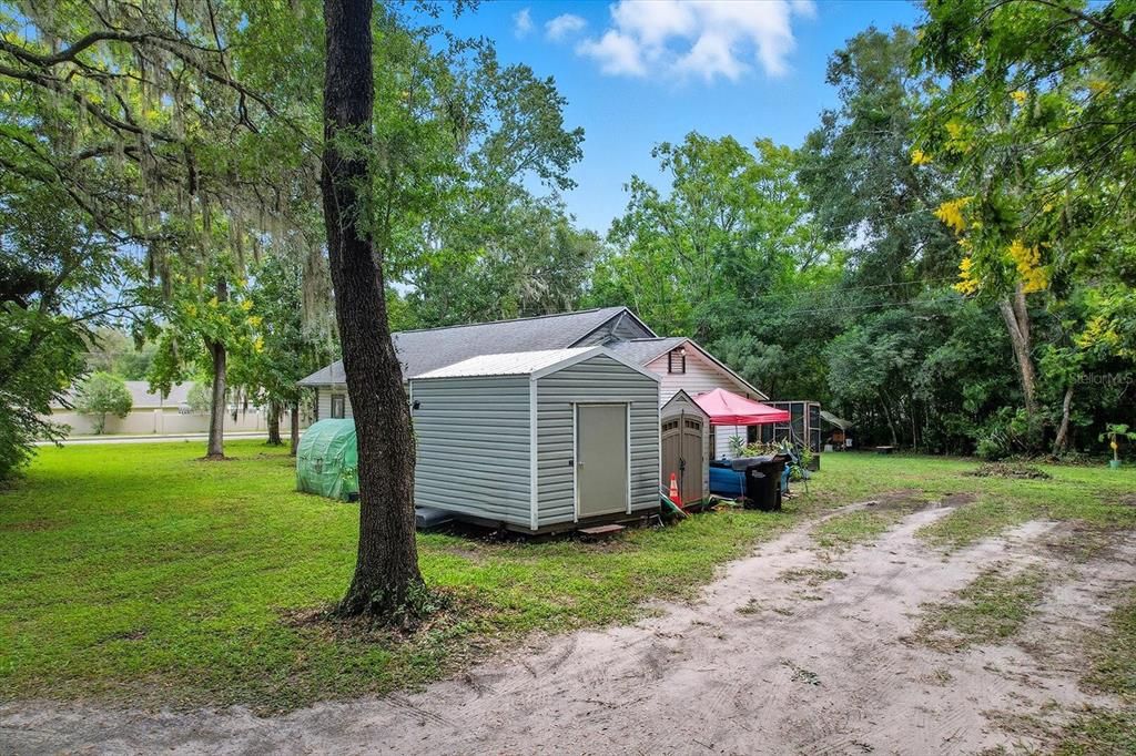 Active With Contract: $149,900 (2 beds, 1 baths, 952 Square Feet)