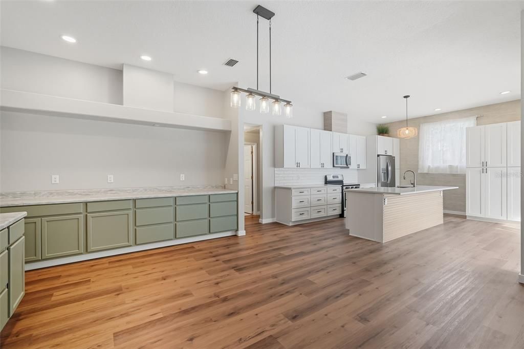 待售: $719,900 (3 贝兹, 2 浴室, 2084 平方英尺)