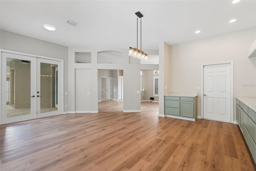 待售: $719,900 (3 贝兹, 2 浴室, 2084 平方英尺)