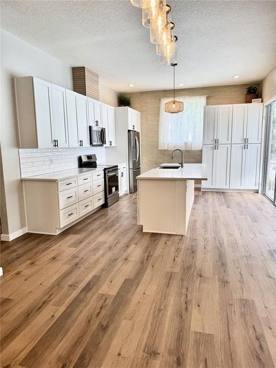 待售: $719,900 (3 贝兹, 2 浴室, 2084 平方英尺)