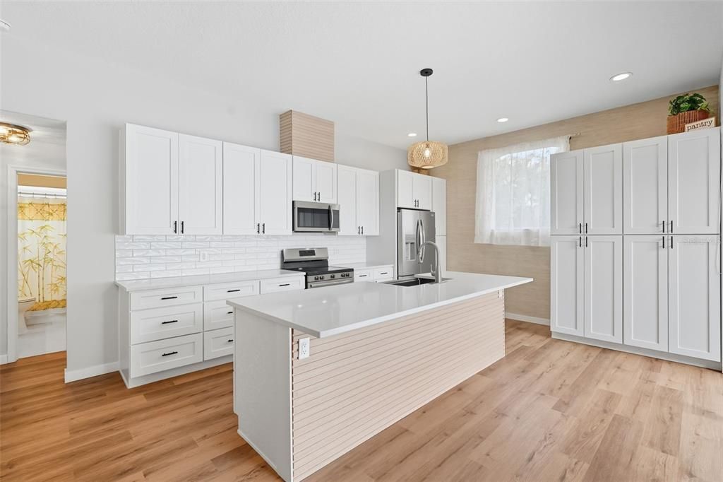 待售: $719,900 (3 贝兹, 2 浴室, 2084 平方英尺)