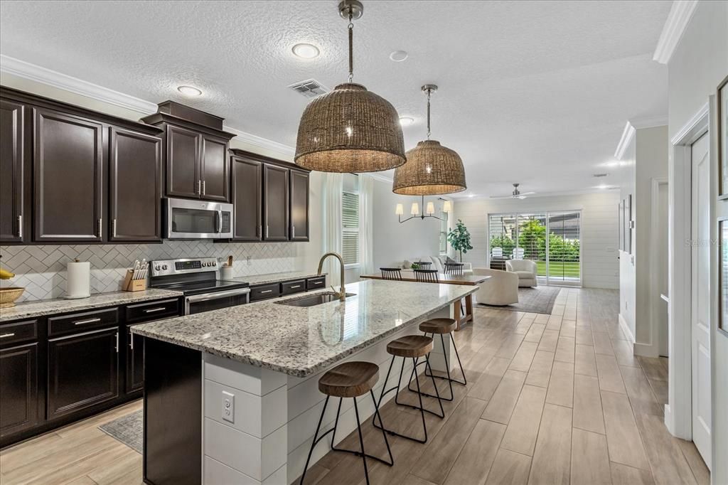 Active With Contract: $779,900 (4 beds, 2 baths, 3091 Square Feet)