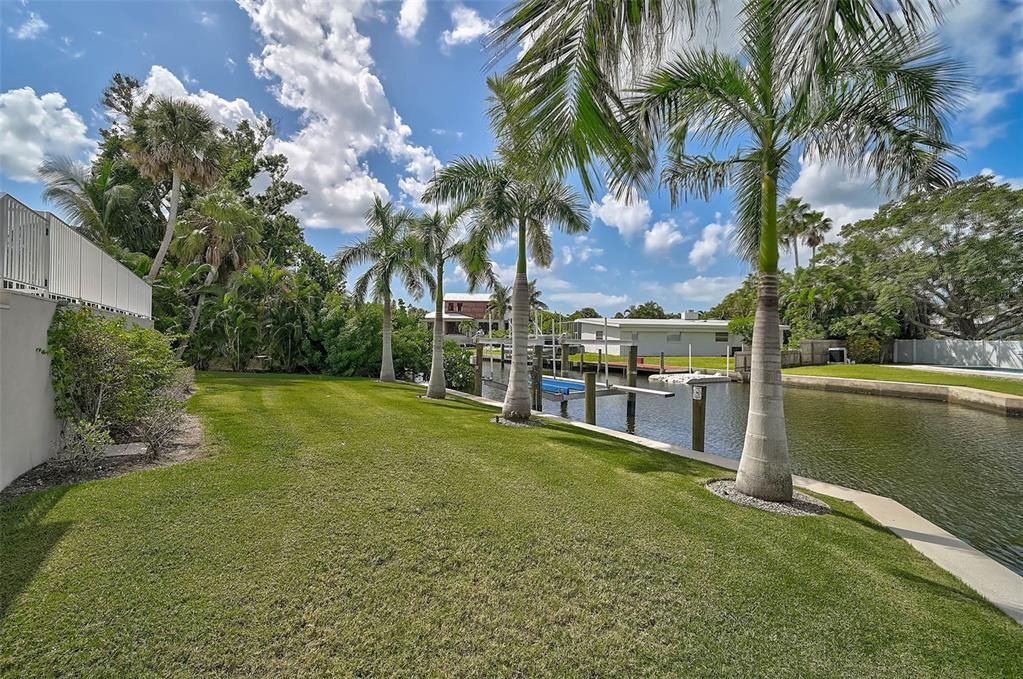 For Sale: $3,500,000 (3 beds, 3 baths, 3471 Square Feet)